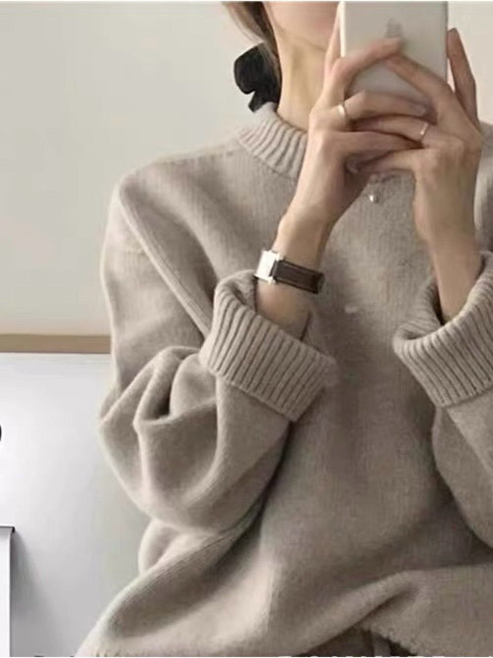 Cozy Crewneck Oversized Cashmere Women's Sweater - Light Taupe